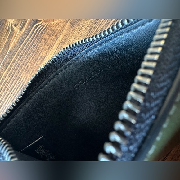 Coach embossed leather zip wallet - Picture 4 of 4